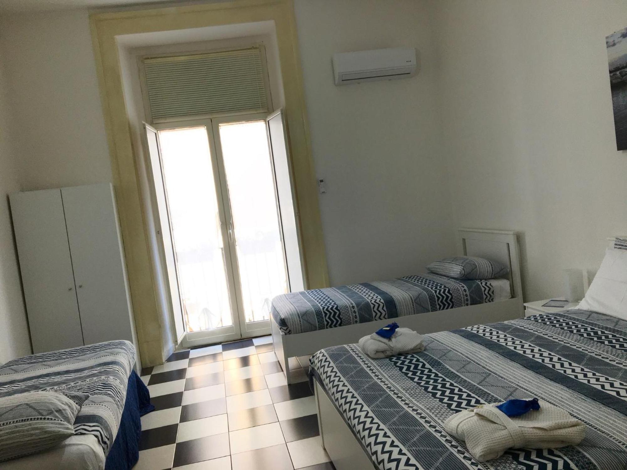 MB Napoles Rooms Extérieur photo